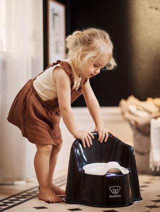 Potty Chair Black/White