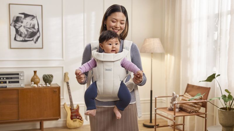 前向き抱っこ