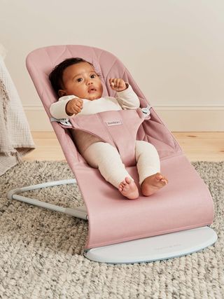 Bouncer Bliss Dusty pink - Cotton, Petal quilt - Light gray frame BabyBjörn