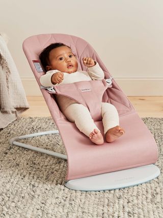 Bouncer Bliss Dusty pink - Cotton, Petal quilt - Light gray frame BabyBjörn