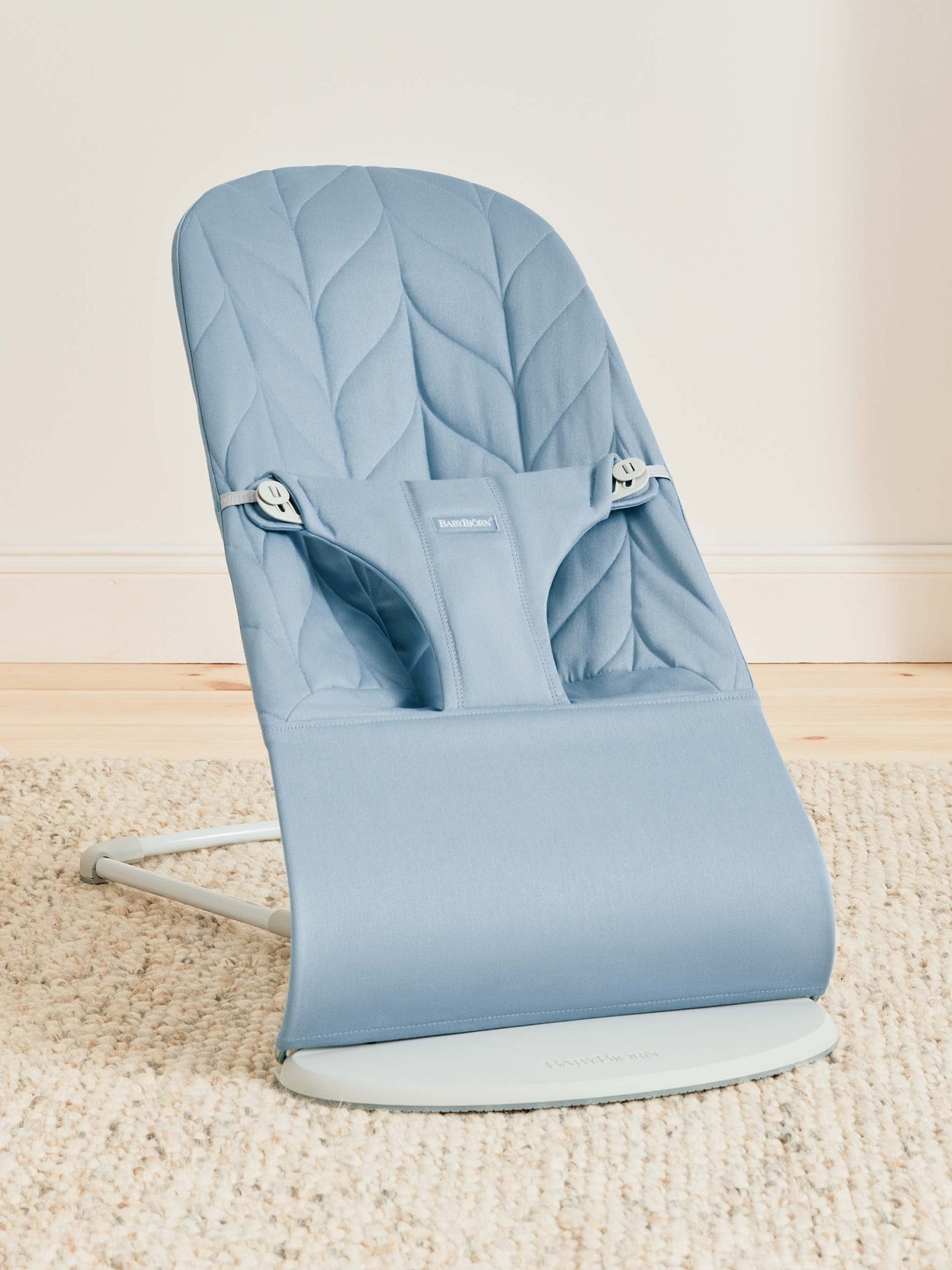 Alternativ bild 1 för BabyBjörn Babysitter Bliss Petal Quilt (Blå)