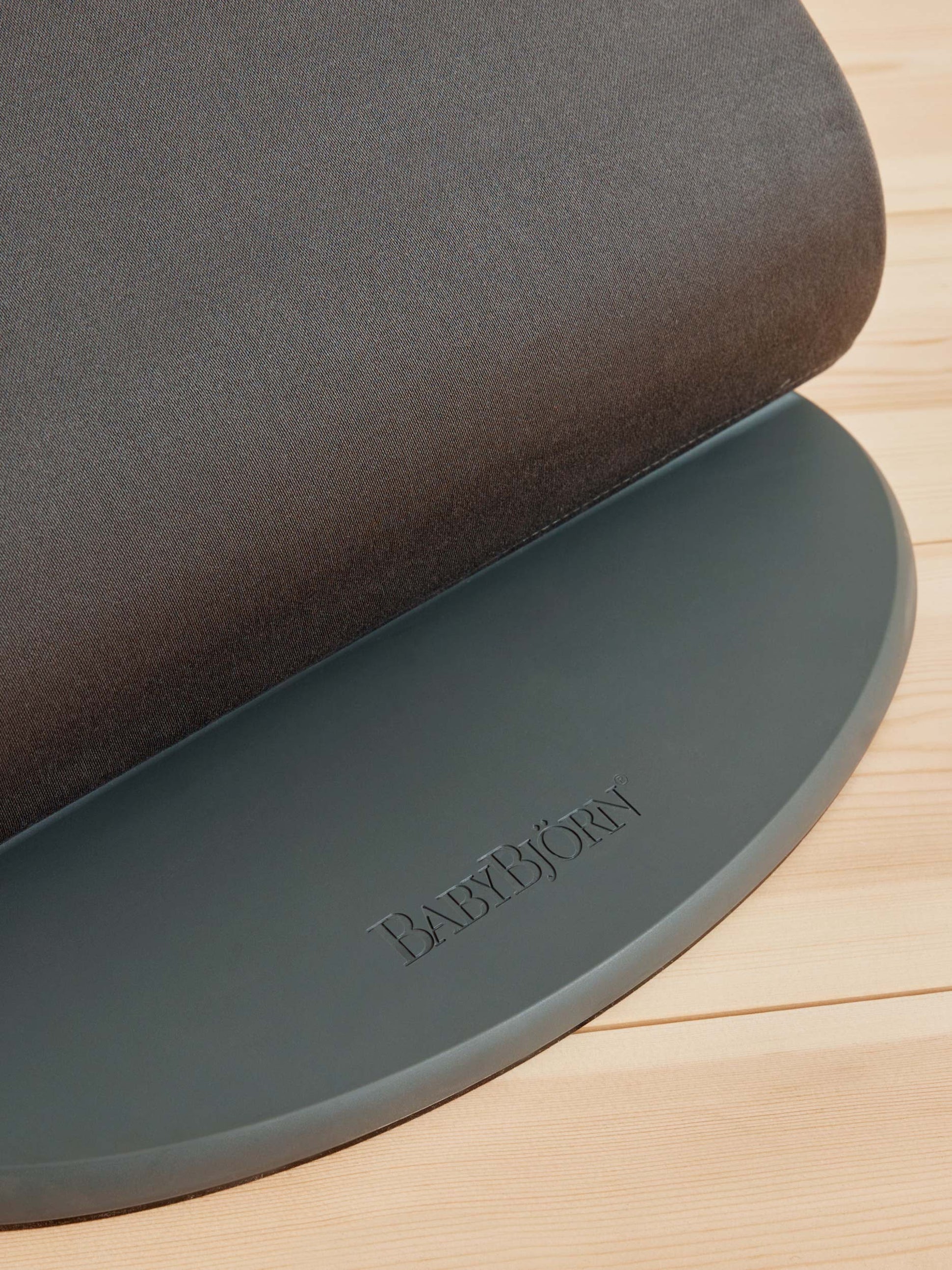 Transat Bliss - Anthracite / Tissé, matelassage Pétale / Gris foncé (BabyBjörn) - Image 10
