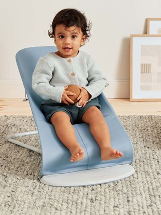 Bouncer Bliss Blue - Cotton, Petal quilt - Light gray frame BabyBjörn