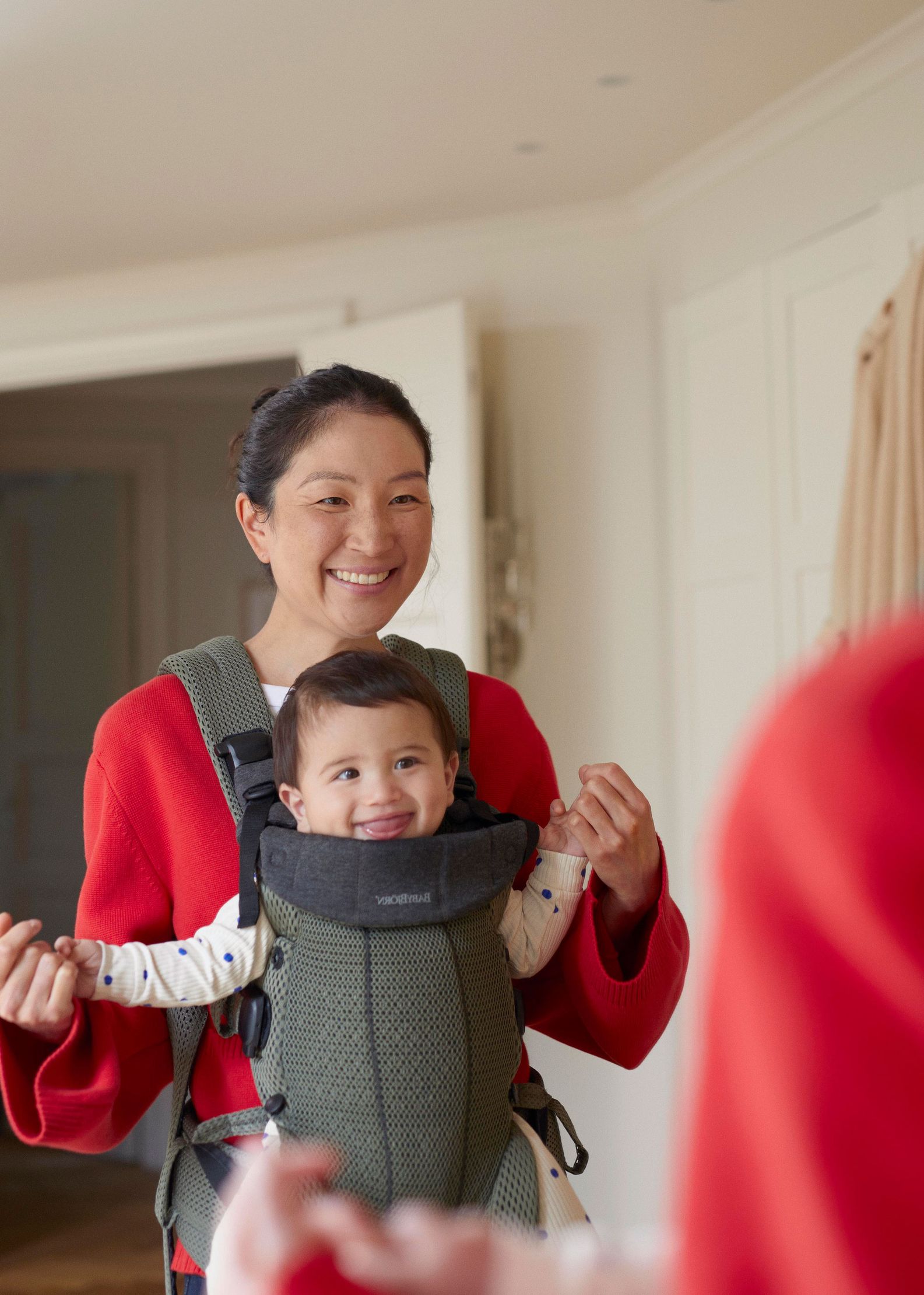Baby Carrier Harmony in dark green mesh from a baby's pov - BabyBjörn