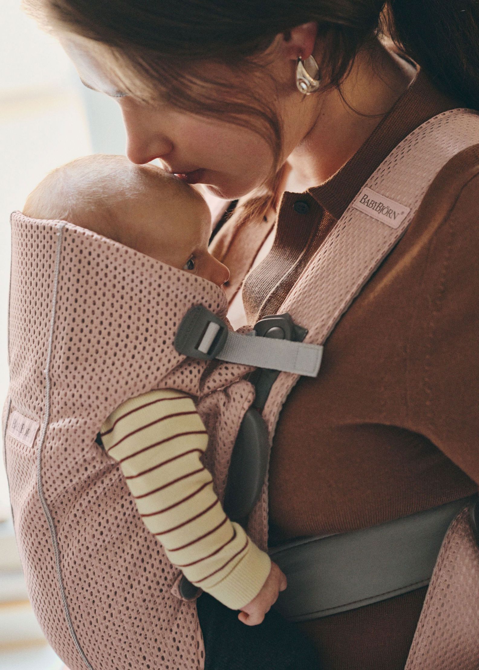 Baby Carrier Mini in Dusty pink 3D Mesh - BabyBjörn