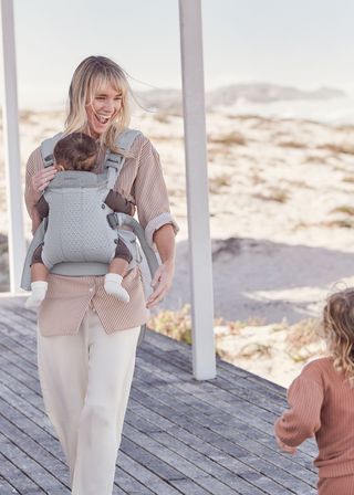 Get going with ergonomic Baby Carrier Free