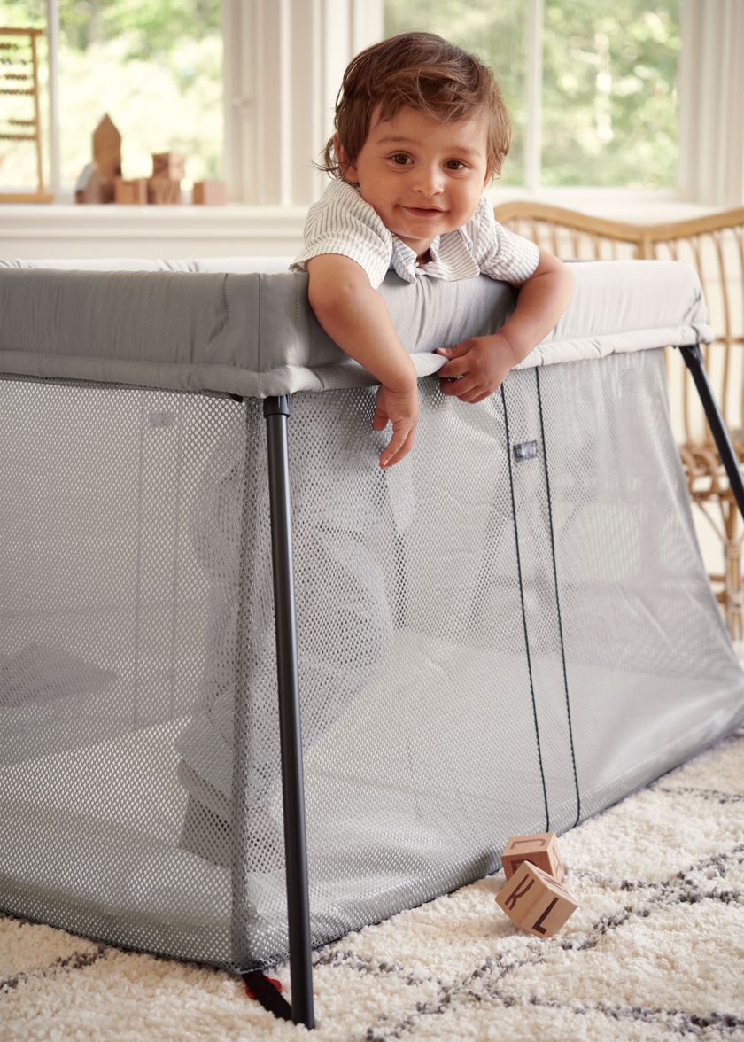 Travel Crib Light in silver mesh - BabyBjörn