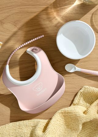 Baby Feeding set in with feeding spoon, bowl and small bib - BabyBjörn