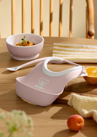 Baby Feeding set in with feeding spoon, bowl and small bib - BabyBjörn