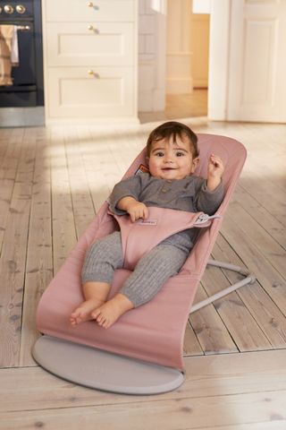 BabyBjörn Bouncer Bliss Dusty Pink Woven Petal Quilt