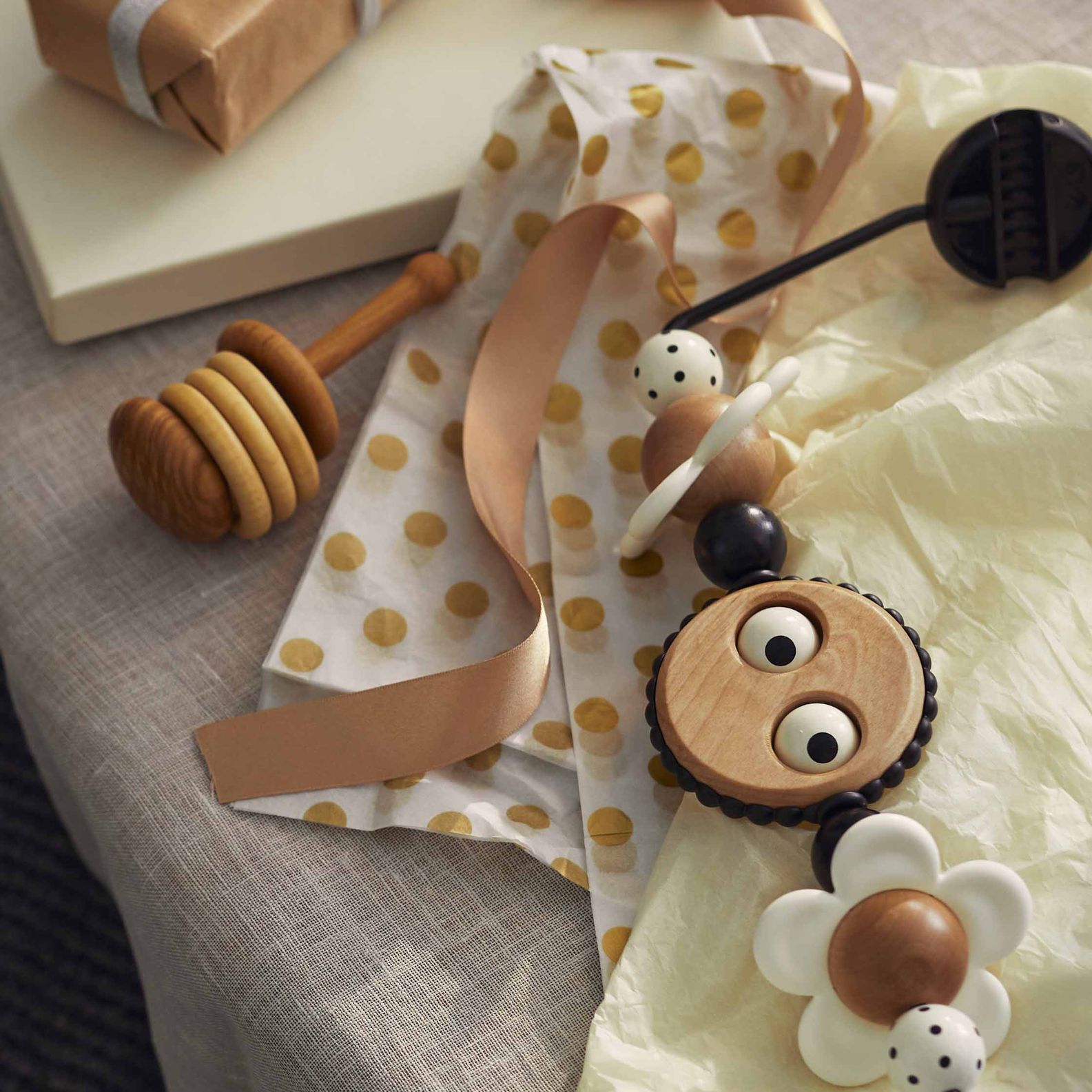Toy for Bouncer Goodly eyes, inspiration for gifts for the perfect Baby Shower  - BabyBjörn