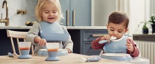 How to teach babies to eat by themselves?