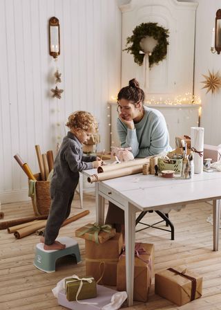 Deep Green Step stool from BabyBjörn, where holiday memories begin