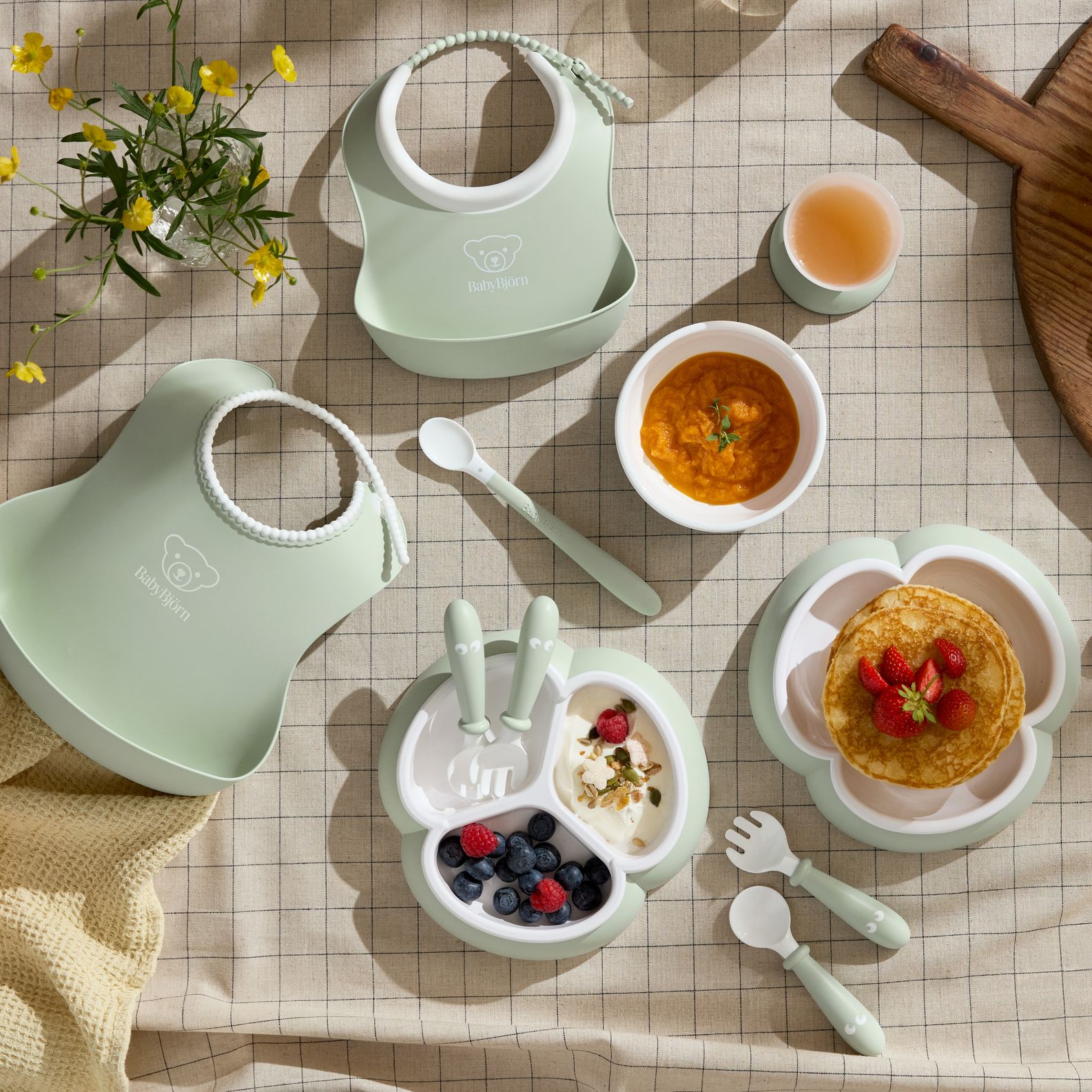 Kitchen products in pastel green BabyBjörn