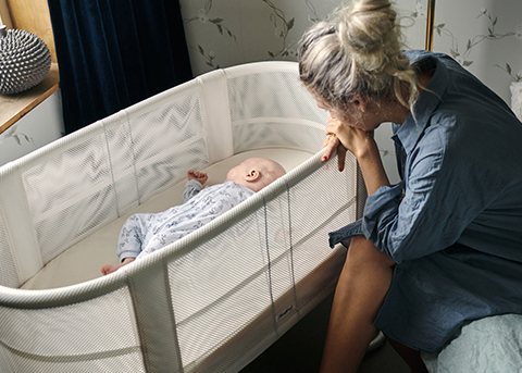 Baby Crib in with mesh with 2 height positions - BabyBjörn