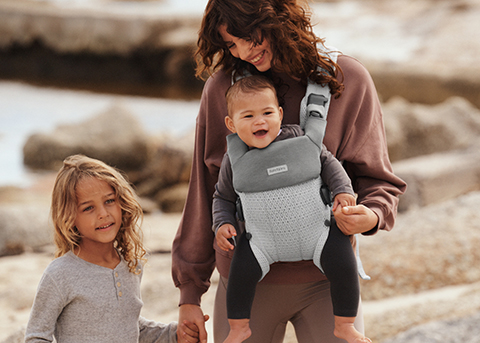 Baby Carrier Harmony in silver gray 3d mesh with bib in light grey jersey BabyBjörn