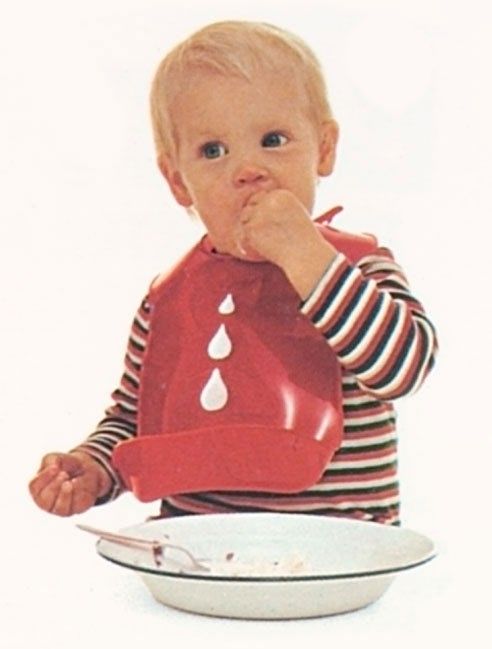 Bib with the deep spill pocket - a classic from BabyBjörn