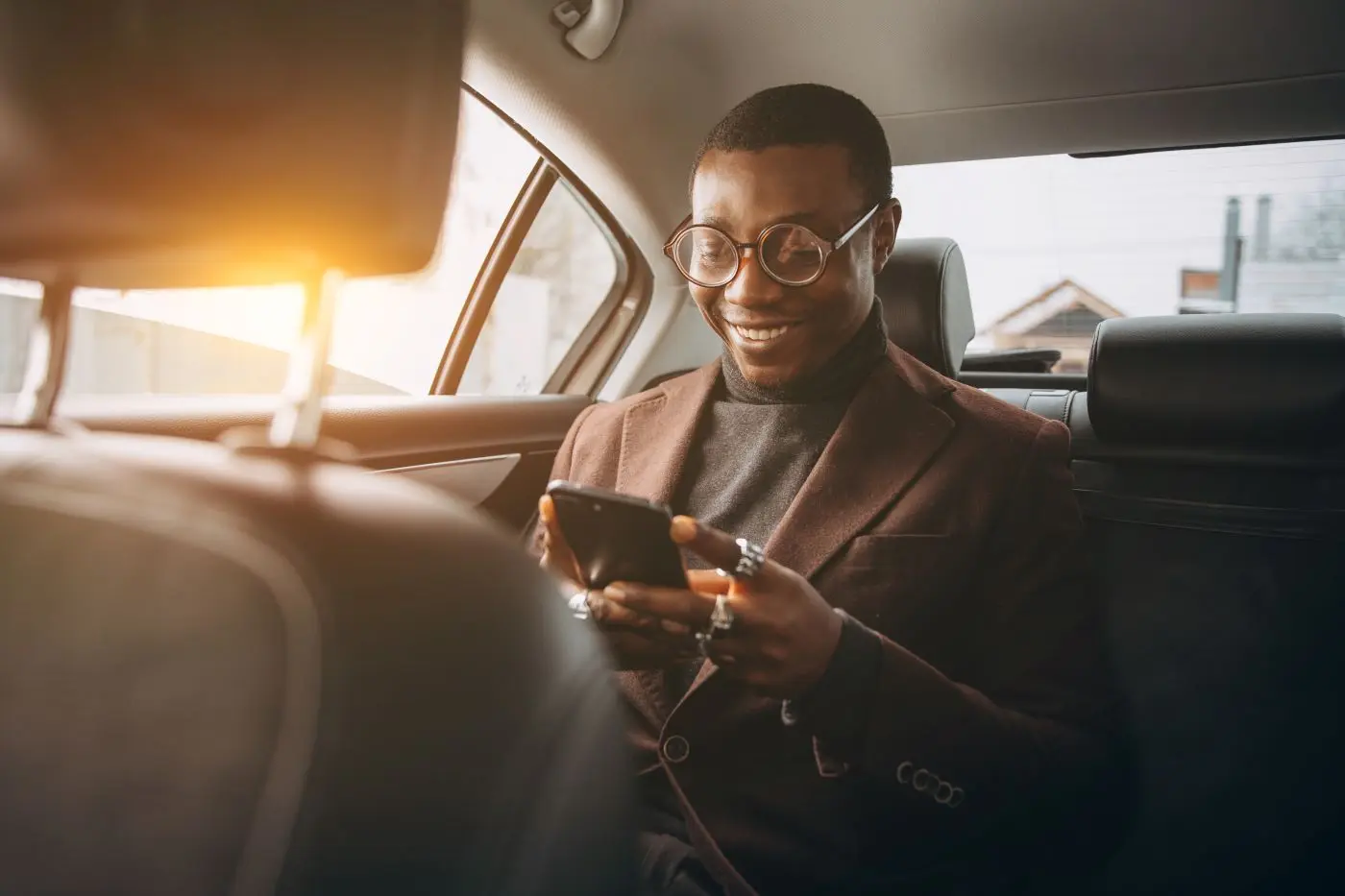 Geschaftsreisender Im Auto Nutzt Car Allowance