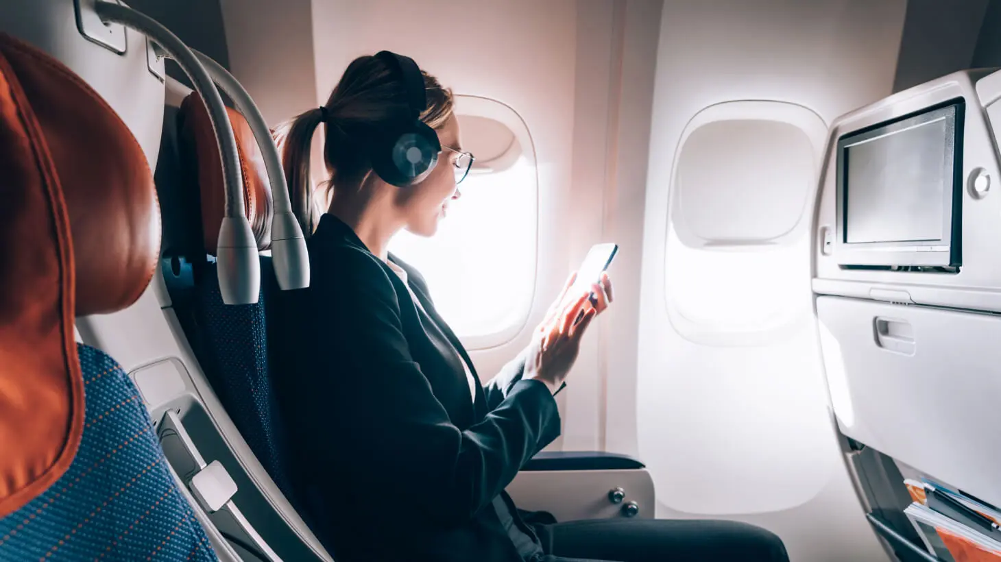 7 Best Noise Canceling Headphones Business Travelers