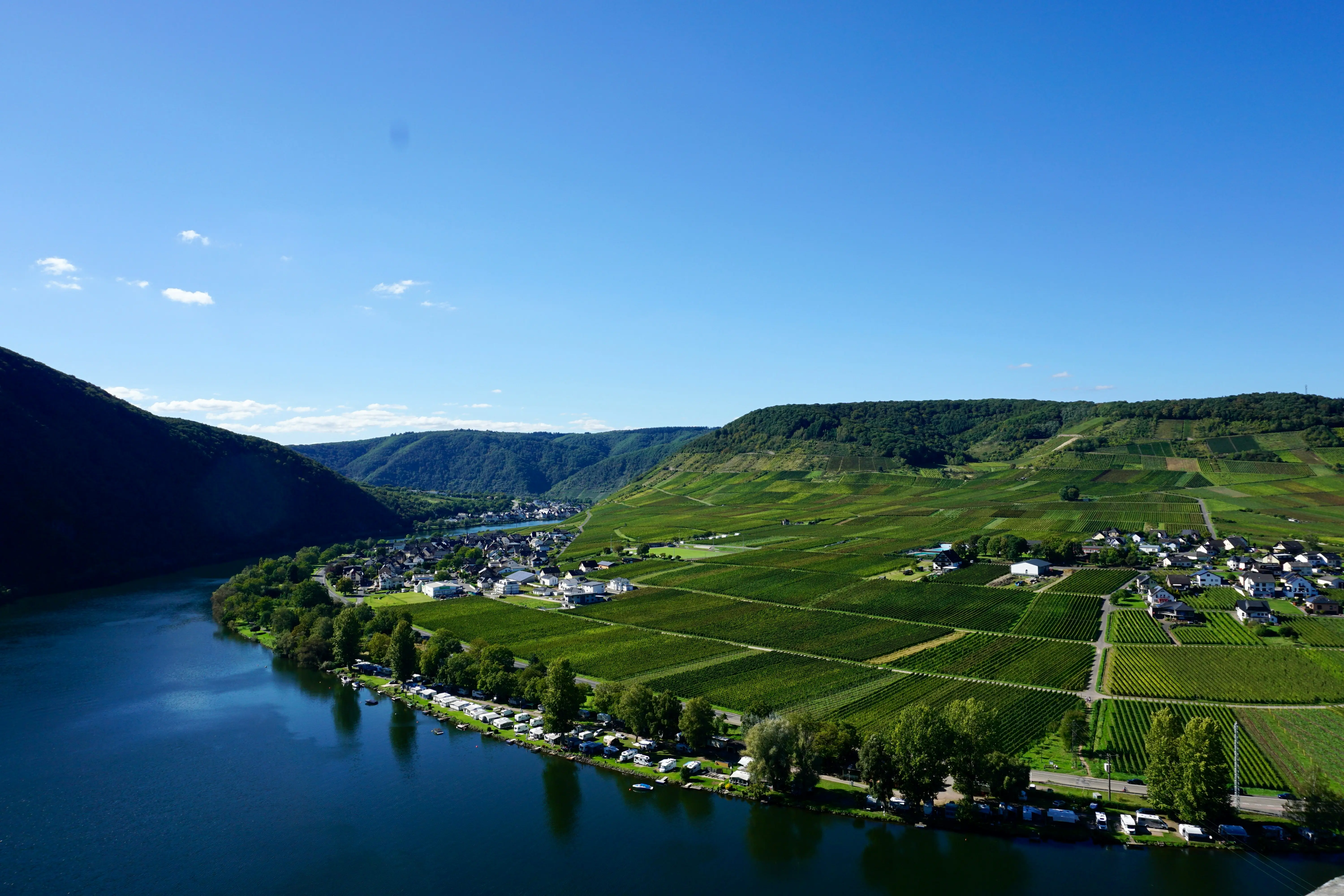 Felder und Dörfer entlang der Mosel