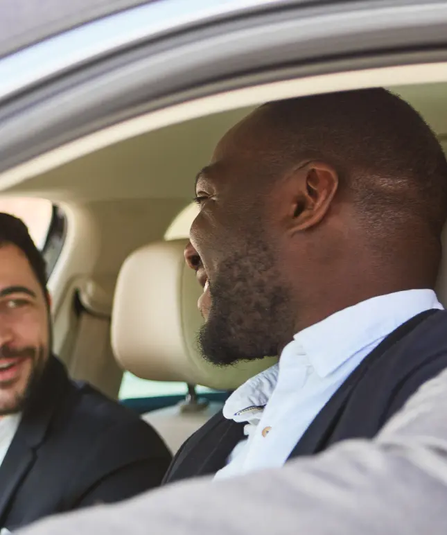 Geschaftsreisende In Einem Auto Gross