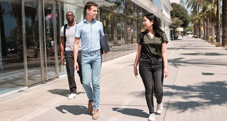 People Walking 780x418 1