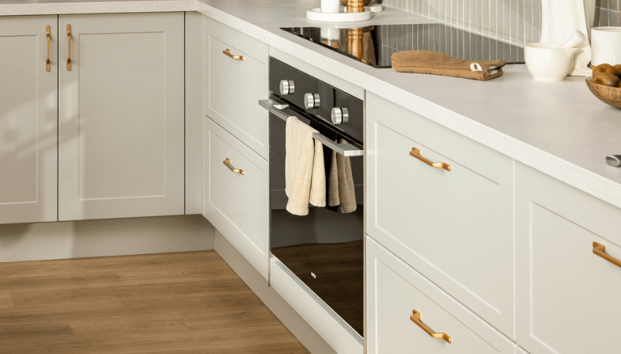 Kaboodle's range of D-shaped handles are easy to grip and simple to use