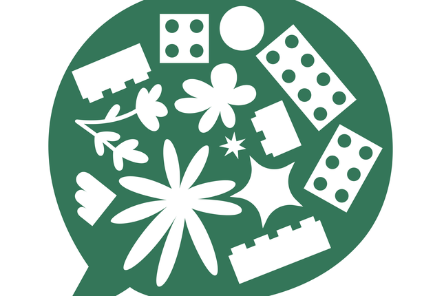 Play Included Green speech bubble with Lego Bricks