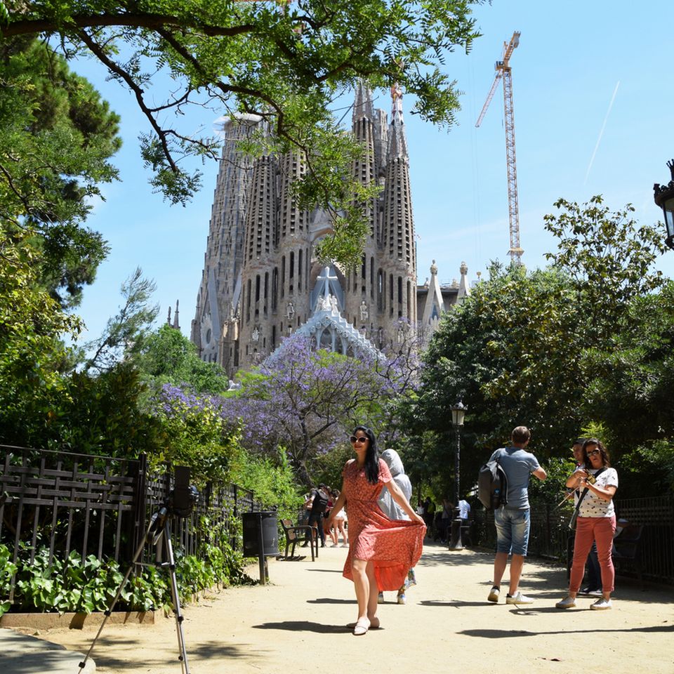 sagrada familia dress code shorts Dress Code and Other Rules for Visiting the Sagrada Familia