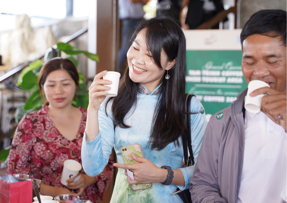 Bringing the unique taste of specialty coffee: a collective act for a