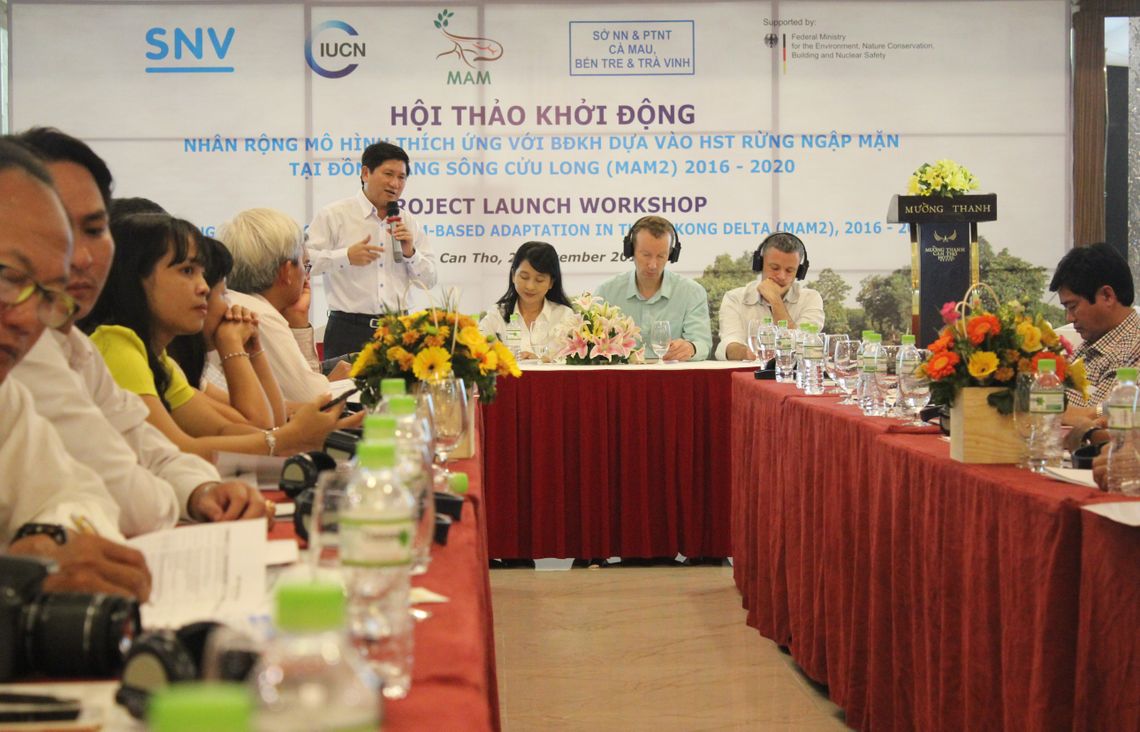 Mr. Le Van Su answers questions during the Q&A session