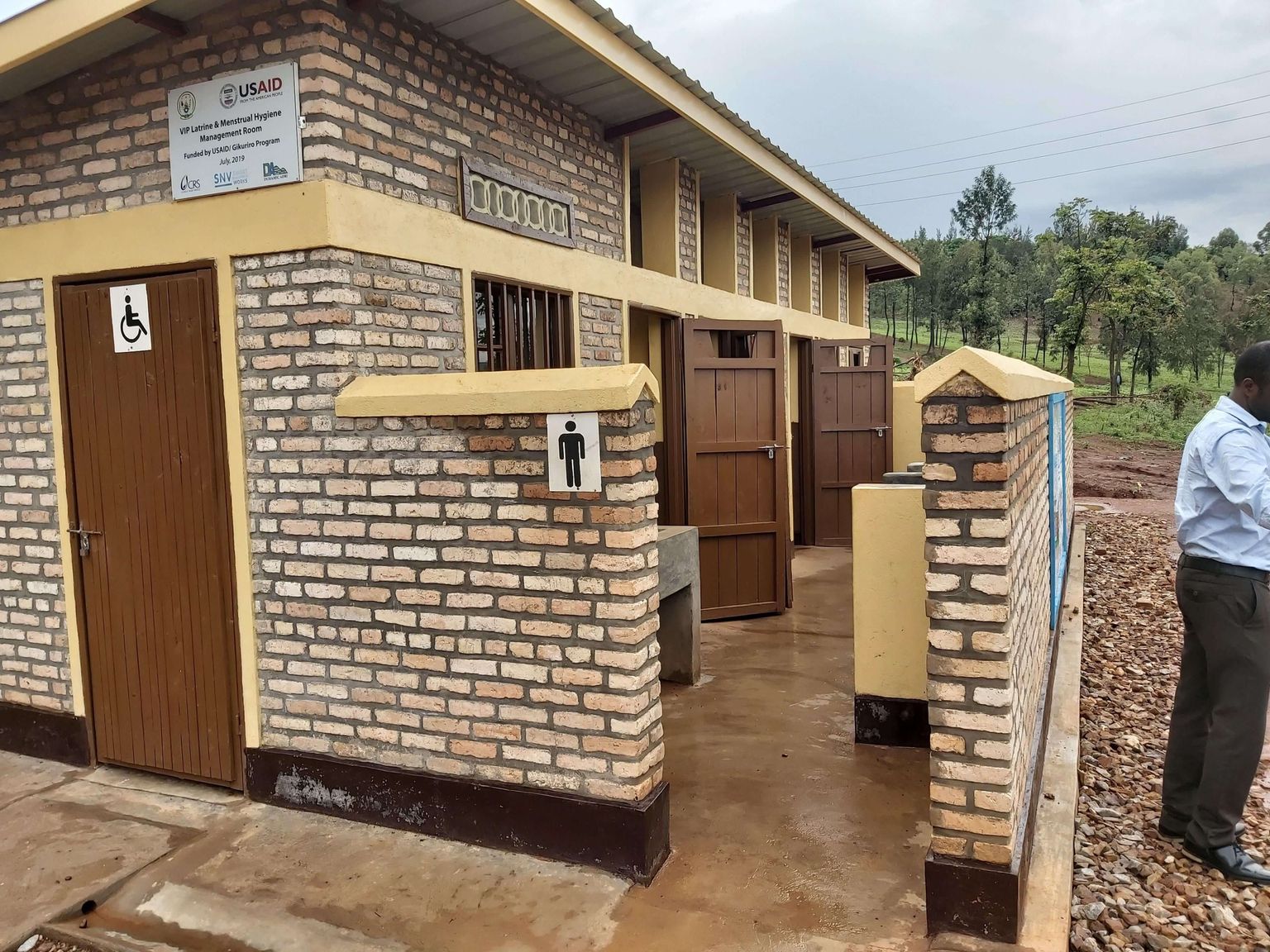 MHH-friendly WASH packages delivered to 19 schools in Rwanda | SNV