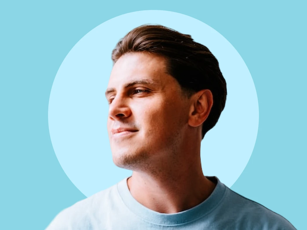 Ajoutez gratuitement un fond bleu à votre image | Photoroom, image size:1048x786