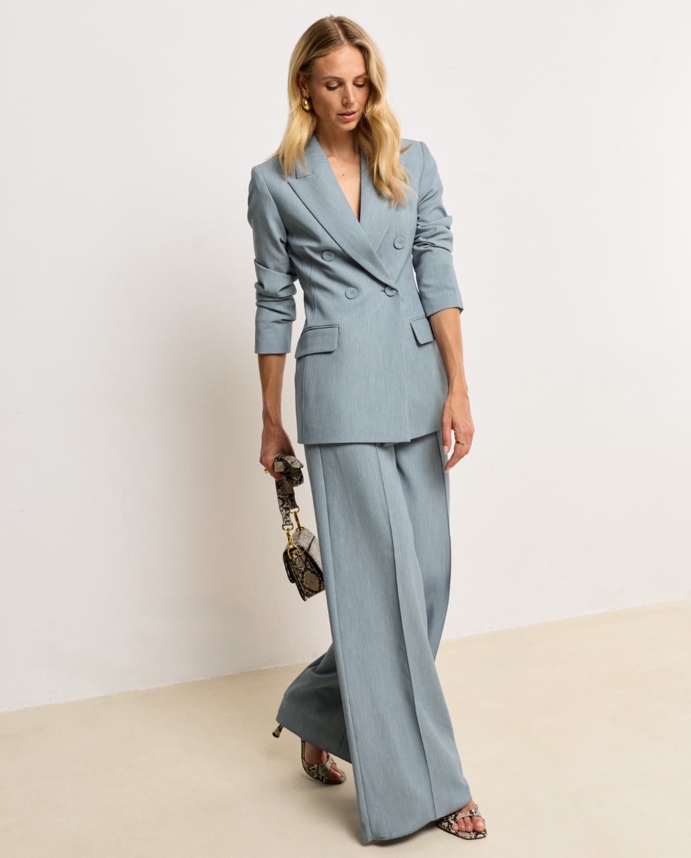 Shop de sale van JOSH V