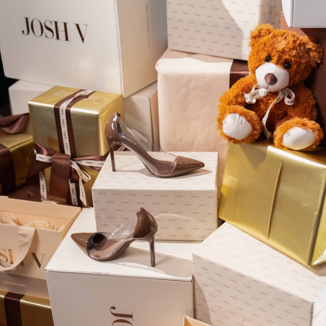 Shop de sale van JOSH V