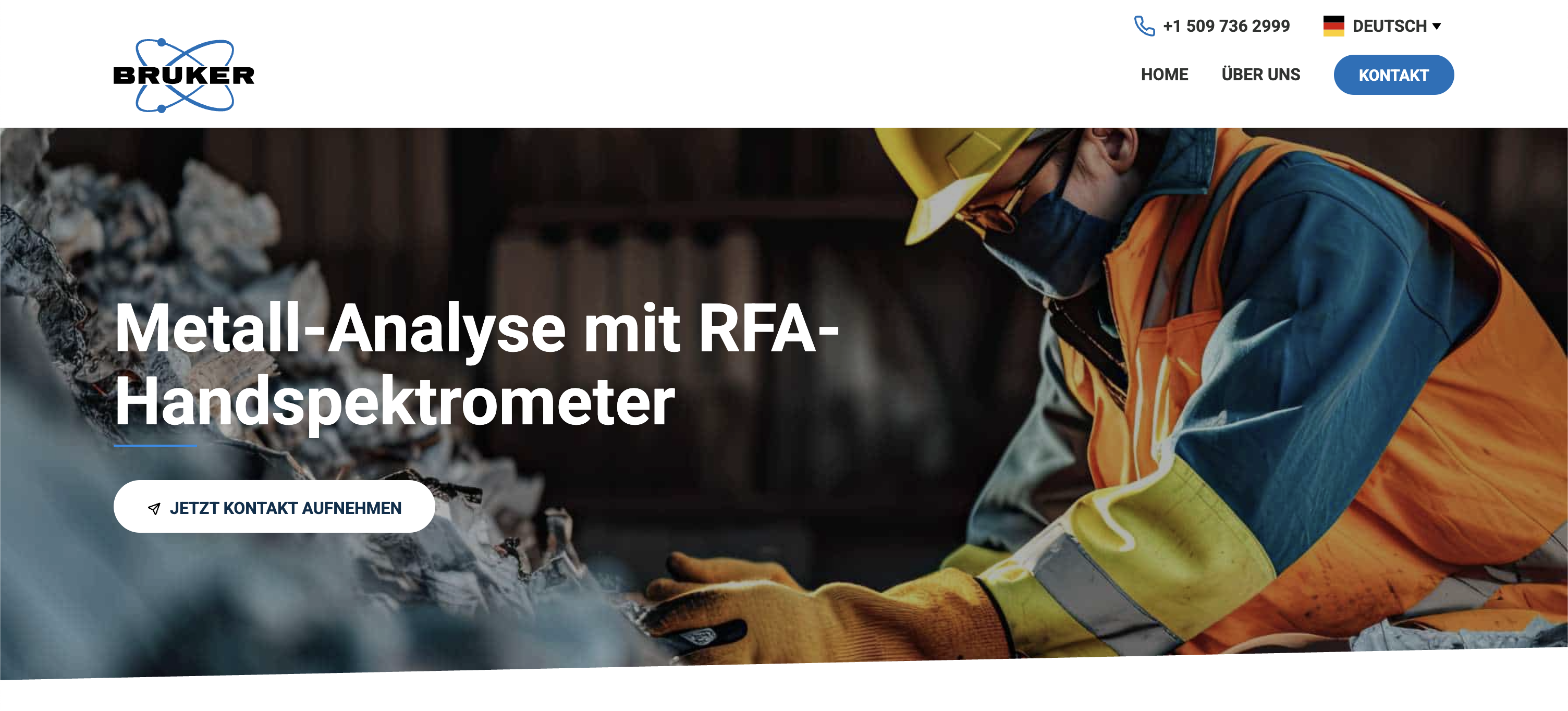 Screenshot der Bruker-Startseite mit dem Logo und der Menüleiste am oberen Rand, darunter ein Foto eines Mannes in Schutzkleidung.