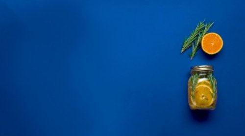 Preparazione Acqua aromatizzata arancia-rosmarino 04