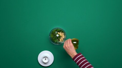 Preparazione Pasta con pesto di edamame 06