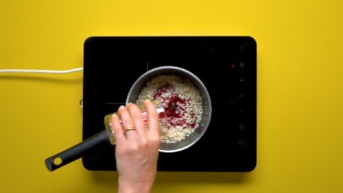 Preparazione risotto ai mirtilli 05