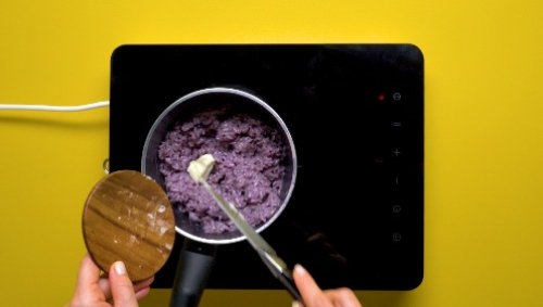 Preparazione risotto ai mirtilli 08