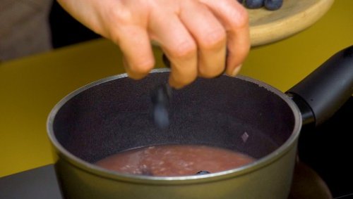 Preparazione risotto ai mirtilli 07