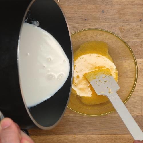 Preparazione Soufflé di colomba con salsa al limone 12