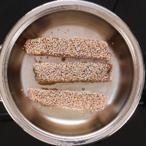 Preparazione Tonno scottato insalata di fagiolini e sesamo 03