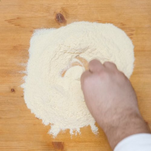 Preparazione Cavatelli allo zafferano con fave carciofi e piselli 01