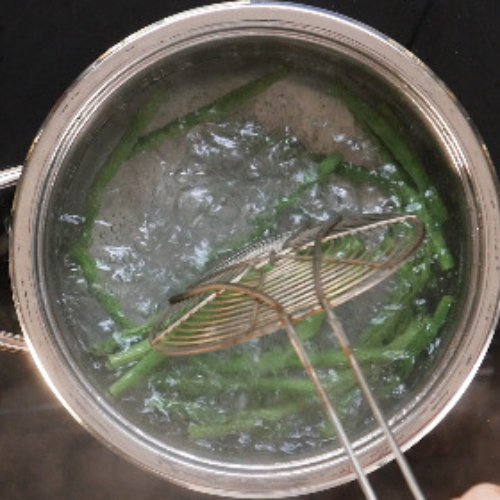 Preparazione Tonno scottato insalata di fagiolini e sesamo 05