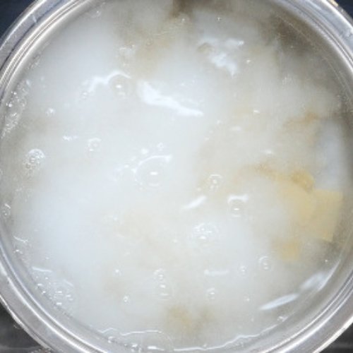 Preparazione Mezzemaniche con salsa ai peperoni acciughe e ricotta 09