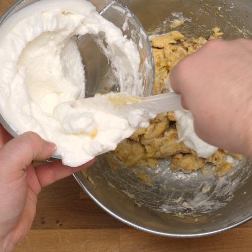 Preparazione Soufflé di colomba con salsa al limone 08