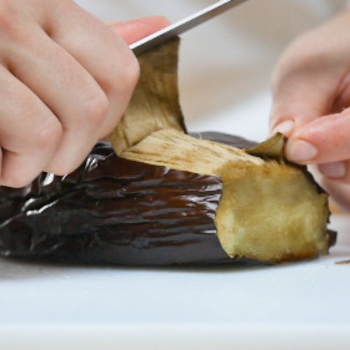 Preparazione Calamari arrosto e caviale di melanzane 01