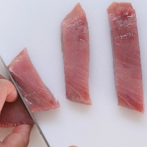 Preparazione Tonno scottato insalata di fagiolini e sesamo 01