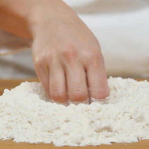 Preparazione Focaccia ai pomodorini e olive 01